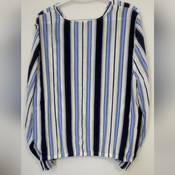 Talbots Blue and White Asymmetrical Long Sleeve Blouse  W002 - Picture 3 of 4